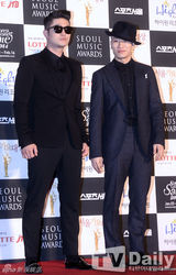 组图：少时等热爆首尔歌谣大奖 EXO大赢洒泪