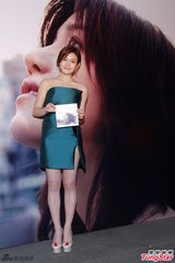 组图：陈妍希抹胸裙亮相 彭于晏惊喜助阵