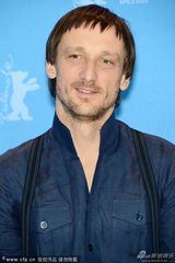 组图：《金子》记者会乌维-波姆红衣惹眼