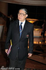 组图：金牌运动员访港 林丹携妻扫货