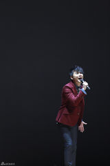 独家：JYJ金俊秀帅气宣传音乐剧《December》