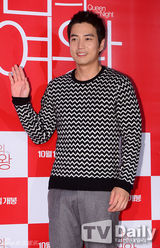 组图：李玹雨朱相昱等捧场《夜之女王》试映会