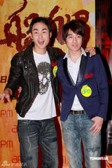 幻灯图：《艋舺》香港宣传 阮经天赵又廷狂舞