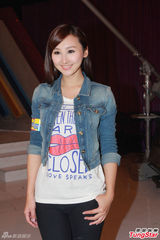 组图：陈智燊亮相拜神仪式 不介意女友性感出镜