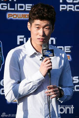 组图：韩国球星朴智星出席某品牌活动签名会