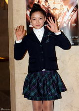 高清图：大热韩剧《同伊》庆功 韩孝珠休闲装扮迷人