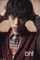 组图：韩歌手郑俊英时尚写真 展休闲绅士风