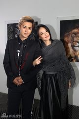 组图：罗志祥拍MV恋上舒淇 拥抱亲亲大秀甜蜜