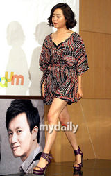 幻灯图：文根英严基俊出席《Closer》新闻发布会