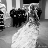 组图:维密年度大秀开幕泰勒献唱 众超模T台斗艳