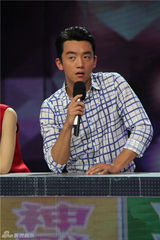 组图：郑恺《大本营》格子套装帅气个性