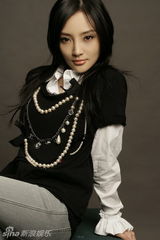 幻灯图：李小璐时尚写真盘点 荧屏精灵笑容绽放