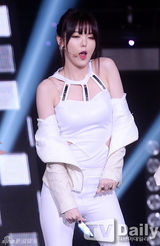 组图：佳仁Stellar等惹火表演《THE SHOW》