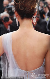 幻灯图集：凯特-贝金赛尔蓝色纱裙美轮美奂