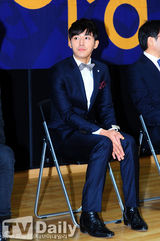 组图：孙湖竣FT崔珉焕接演音乐剧《约瑟夫》