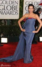 高清组图：女星索菲娅-维加拉优雅现身秀美背