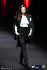 组图：具俊晔朴政珉等出席韩国首尔时装秀