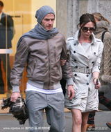 幻灯图集：小贝夫妇米兰购物 维多利亚秀美腿