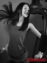 组图：童瑶纯美杂志写真曝光 目光潋滟气质出众