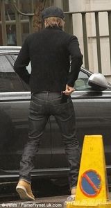 组图:小贝现身《秘密特工》片场 三位公子探班