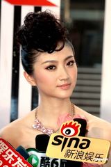 幻灯图：何润东给“美女老板”景甜当“男佣”