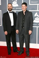 组图：格莱美红毯群星纷纷亮相星光熠熠