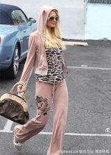 组图：希尔顿姐妹运动装外出 帕丽斯豹纹吊带性感