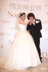 组图：康康结婚将请百桌 蜜月力拼兔宝宝