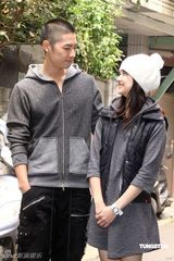 幻灯图：吴建豪关怀88水灾灾民 首度担任制作人