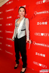 组图：马雅舒黑丝袜上阵秀美腿 李玲玉半露酥胸