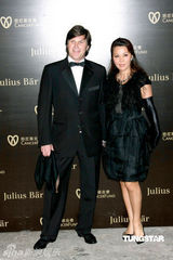 幻灯图：熊黛林李玟乐基儿何超仪等齐聚慈善晚宴