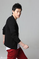 组图：夏凡初秋运动写真 展男士个性独特品位