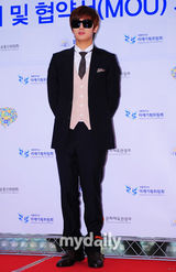 组图：张佑赫CNBLUE等呼吁打击盗版音乐