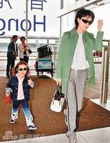 组图：王菲微博晒窦靖童旧照 感叹大女初长成 