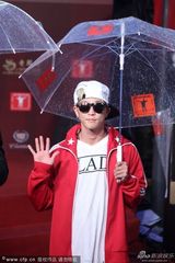 组图：《金刚王》剧组亮相闭幕红毯