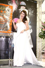 高清：萧亚轩化身纯美新娘 获赠10克拉钻石戒指