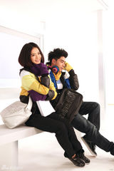 高清图：戚薇袁成杰温暖冬季 演绎公车站浪漫邂逅