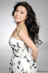 组图：刘媛媛水墨白裙写真诠释时尚古色