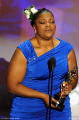 高清组图：82届奥斯卡现场 最佳女配角莫尼克领奖