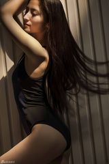 组图：潘辰泳装写真突破尺度 演绎别样性感