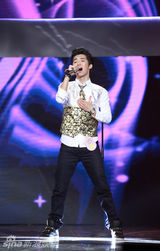 组图：央视争奇斗艳各少数民族选手齐献艺