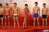 高清图：2012亚洲先生首次面试 泳裤示人奇招尽出