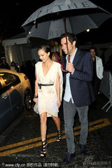 幻灯图：卡梅隆夫妇现身慈善晚宴 阿尔芭携老公现身