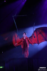 组图：郑伊健开唱秀肌肉与女模热舞 蒙嘉慧现身支持