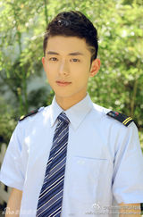 组图：最帅地铁司机迷倒女网友 俊朗外形当模特