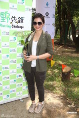 组图：钟楚红找男友要支持环保 送空气和水足够