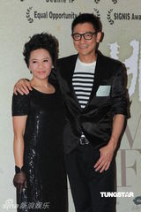 组图：《桃姐》举行庆功宴 众主创到场庆祝