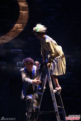 组图：《步步惊笑》天心情不自禁吻金士杰