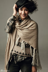 组图：曾泳醍秋装写真 蜜罐女孩打造别样时尚