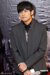 高清图：宋祖英高贵亮相发布会 周董朗朗波切利助阵